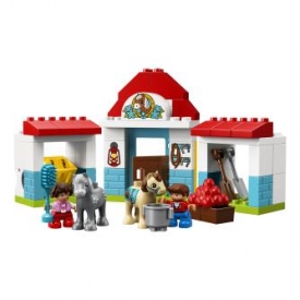 Конструктор LEGO Конюшня на ферме DUPLO Town (10868)