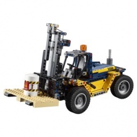 Конструктор LEGO Technic Сверхмощный вилочный погрузчик 42079